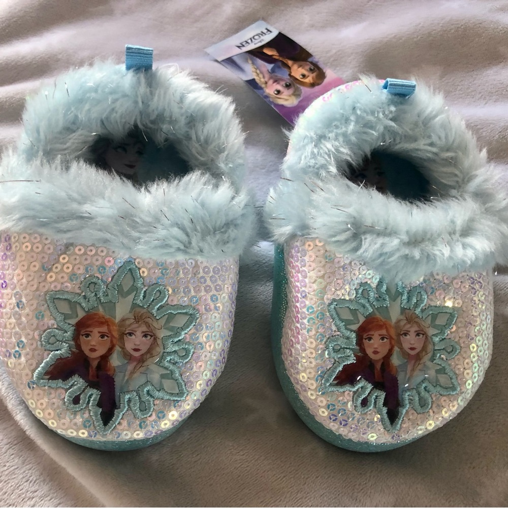 Frozen toddler slippers ✨